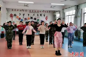 广西南宁支教老师组建舞蹈团 圆乡村孩子艺术梦想图片