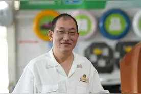 唐海波：十几年如一日奔波在修车一线图片