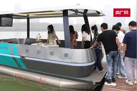 科技感十足！国内首艘无人驾驶游船亮相南京玄武湖图片