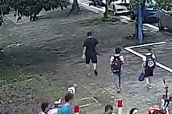 危急！4岁女童脖子被夹车窗，一度陷入昏迷图片