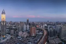 10年区域经济格局重塑，42城撑起“半壁江山”图片