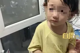 爸爸给2岁女儿脱衣洗漱被骂流氓，妈妈的教育值得点赞图片
