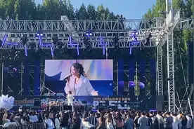 中国留学生在韩校庆比赛唱中文歌，同学：前奏一响起鸡皮疙瘩，周围韩国人也很震惊视频封面