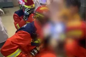 云南一幼童右手被卷入绞肉机内，消防救援人员火速出警拆解