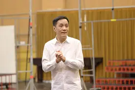 从拉链厂工人到北京人艺院长，演员冯远征的人艺故事图片