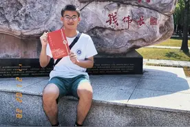 一见倾“新”！大一新生和大学的第一张合照……图片