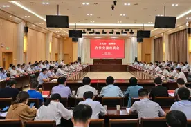 正式签署战略合作协议！安庆池州两地“拥江发展”再迈步图片