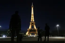 巴黎地标提前熄灯 法国进入“节能模式”图片
