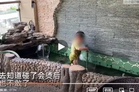 1岁多宝宝玩水妈妈“放任”不管，撞南墙教育真这么神？图片