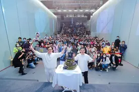 成龙出版自传《我是成龙》：如此飞行60年图片