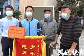 16岁少年做好事不留名，被救老人找遍全城只为说声“谢谢”图片