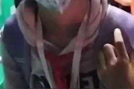 小女孩乘公交弄反方向，末班车司机下班后送其回家图片