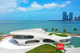 海口云洞图书馆独特设计成标志性建筑 吸引不少年轻人来打卡图片