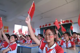 禹州市：小小手抄报 浓浓爱国情图片