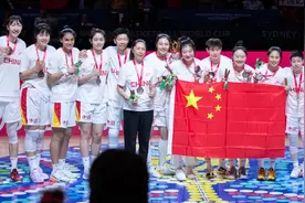 时隔28年再获世界杯亚军，中国女篮获300万元奖金图片