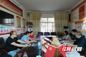 邵阳市纪委监委驻邵阳市教育局纪检监察组一行赴市六中检查专项工作图片