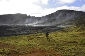 复活节岛火灾对部分石像造成永久性破坏，最终或使其变成沙子图片