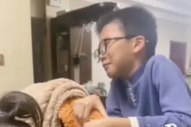 果然视频｜哥哥毛遂自荐给妹妹辅导作业，边哭边“诉苦”，好崩溃图片