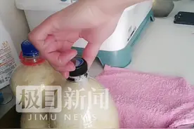 女子用可乐瓶腌酸菜开盖时喷射而出：虽有心理准备，还是被吓到图片