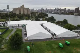 纽约新移民救助中心内设施齐全，美国网民质疑：无家可归的退伍军人们能去享受吗图片