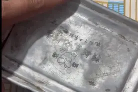 父亲临终时透露隐藏了一个饭盒……子女打开后泪崩图片