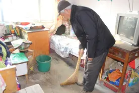 不离不弃手足情 四十年如一日照顾患病弟弟图片