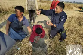 固镇5岁女童失足坠入深井 民警、消防队员和村民合力将其救出图片