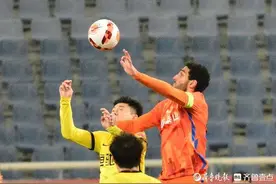 主场对阵广州队拼搏激烈！山东泰山队3:0获胜图片