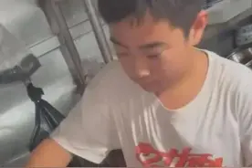 山东12岁男孩酷爱炒菜动作老练走红 母亲：家常菜基本都会图片
