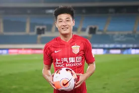 7-0大胜！武磊回归中超首个帽子戏法：我们海港越来越好图片
