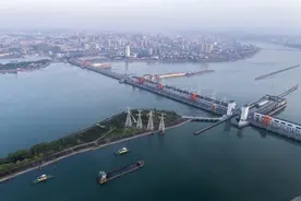 谁是明星船闸丨葛洲坝船闸：闸容千舟 通达致远图片