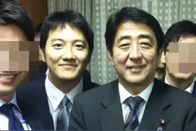 日媒曝光安倍与“统一教”创始人孙女婿合影，岸田政府被炮轰图片