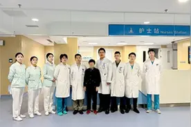 重庆西区医院单孔胸腔镜下治疗八旬肺癌老人图片