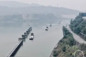 全程护航！重庆执法部门保障10艘外地货船顺利过境图片