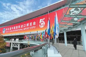 “路就在脚下，光明就在前方”，进博会向世界展示“中国机遇”图片