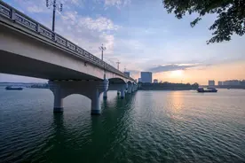 追寻南宁历史文化 | 邕江第一座跨江公路桥图片