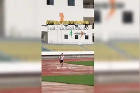 男生跑步被狗追激发潜力图片