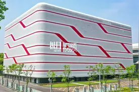 华中最大智慧立体停车库正式投用，可供1186个停车位图片