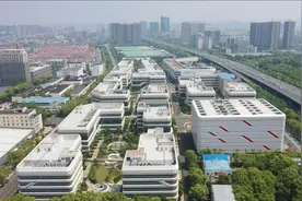 无需找车倒车，存取“分分钟”！长江日报记者体验华中最大智慧立体车库图片