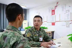 瞧！这个新兵营来了一波“军士排长”图片