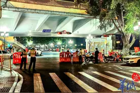 广州海珠区海印桥底已设置卡口，自西往东方向只进不出图片
