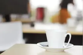 这些杯子不适合用来喝水，你家如果有，赶紧换掉图片