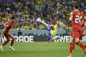 惊艳世界！里沙利松超级倒钩破门，五星巴西2-0击败塞尔维亚图片