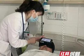 耳朵里总是嗡嗡响 专家提醒：耳鸣病因各不同，找准症结是关键图片