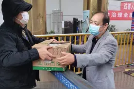 公司董事长甘当“火头军”，为阳新防疫人员送“爱心早餐”图片