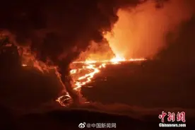 世界最大活火山岩浆翻滚图片