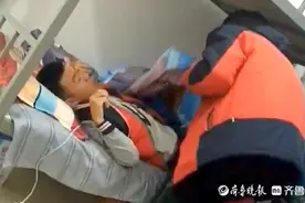 果然视频｜“00后”脑瘫男孩：同学轮流照顾我，很幸运没被抛弃图片