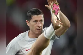 （卡塔尔世界杯）足球——八分之一决赛：法国对阵波兰图片