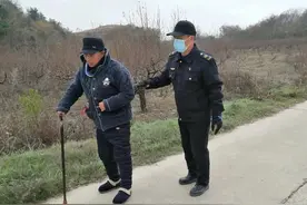 孝昌：患病老人落入深沟，他们合力将其救起图片