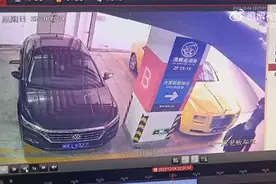 手太欠！掰坏劳斯莱斯“小金人”，维修费高达27万？图片